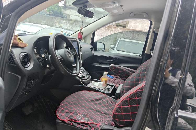 Used Mercedes-Benz Vito 2023 2.0T Elite Version 7 Seats Driver Seat