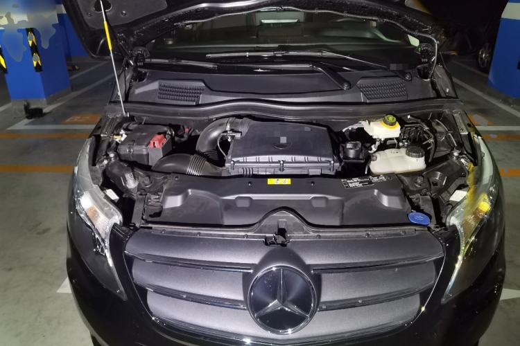 Used Mercedes-Benz Vito 2023 2.0T Business Version 7 Seats Engine Bay