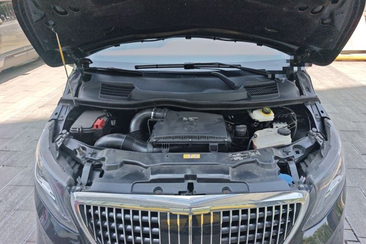 Used Mercedes-Benz Vito 2023 2.0T Elite Version 7 Seats Engine Bay