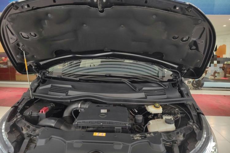Used Mercedes-Benz Vito 2023 2.0T Elite Version 7 Seats Engine Bay
