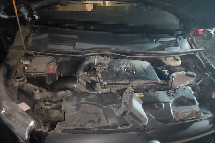 Used Mercedes-Benz Vito 2023 2.0T Elite Version 9 Seats Engine Bay