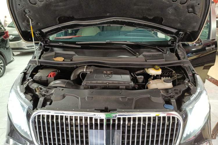 Used Mercedes-Benz Vito 2023 2.0T Elite Version 7 Seats Engine Bay