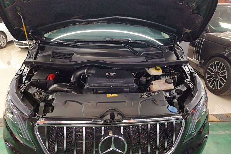 Used Mercedes-Benz Vito 2023 2.0T Elite Version 7 Seats Engine Bay