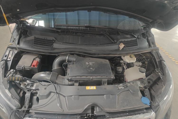 Used Mercedes-Benz Vito 2023 2.0T Elite Version 7 Seats Engine Bay