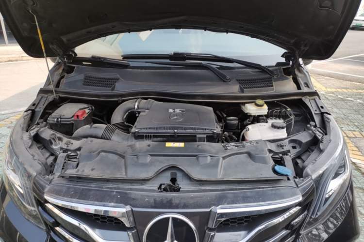 Used Mercedes-Benz Vito 2023 2.0T Business Version 7 Seats Engine Bay