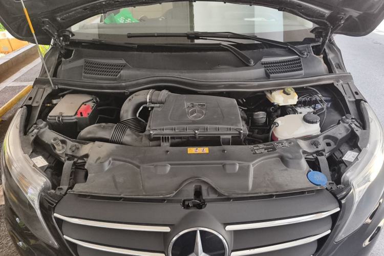 Used Mercedes-Benz Vito 2023 2.0T Elite Version 7 Seats Engine Bay
