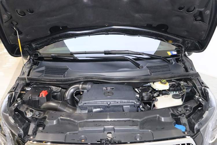 Used Mercedes-Benz Vito 2023 2.0T Elite Version 7 Seats Engine Bay