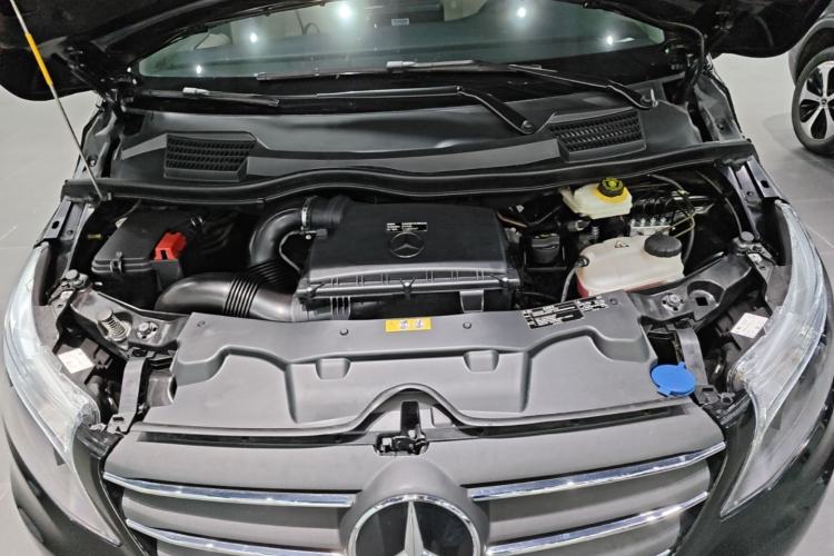 Used Mercedes-Benz Vito 2023 2.0T Elite Version 7 Seats Engine Bay