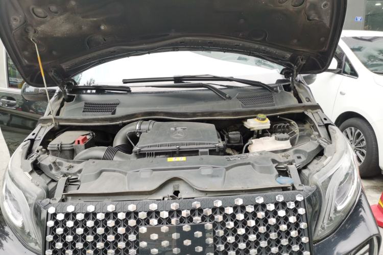 Used Mercedes-Benz Vito 2023 2.0T Elite Version 7 Seats Engine Bay