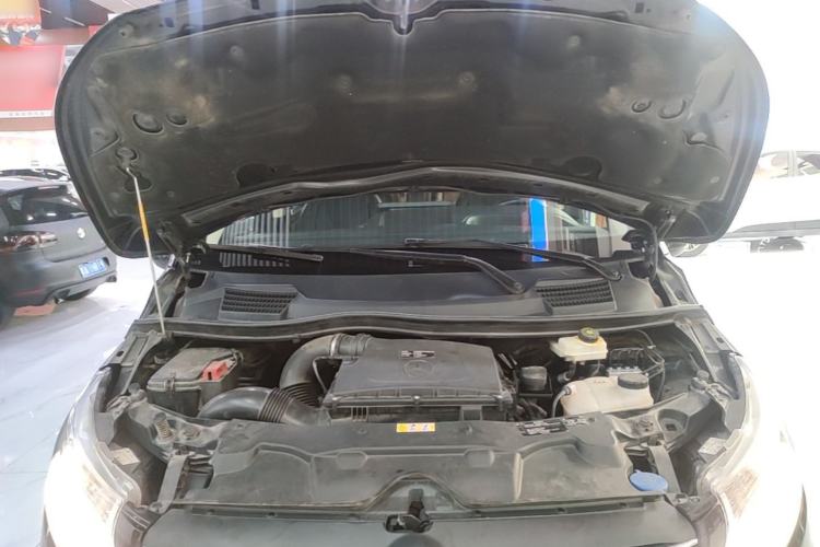 Used Mercedes-Benz Vito 2023 2.0T Business Version 7 Seats Engine Bay