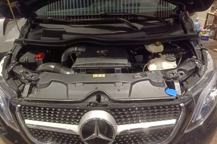 Used Mercedes-Benz Vito 2023 2.0T Elite Version 7 Seats Engine Bay