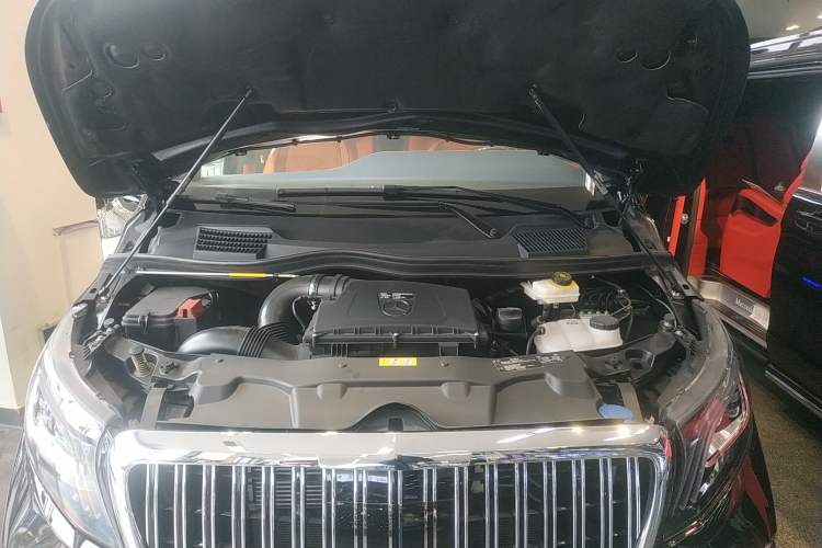 Used Mercedes-Benz Vito 2023 2.0T Business Version 7 Seats Engine Bay