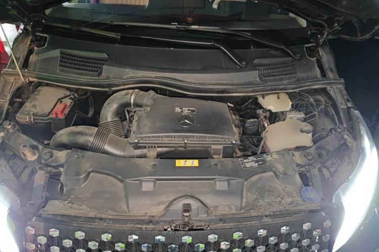 Used Mercedes-Benz Vito 2023 2.0T Business Version 7 Seats Engine Bay