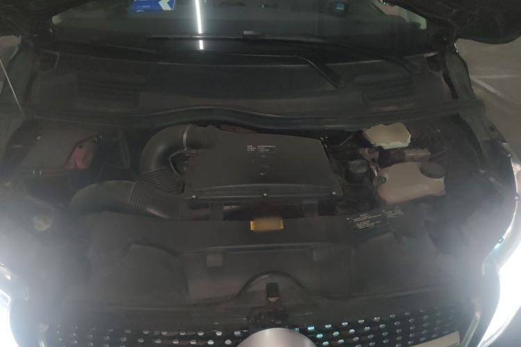 Used Mercedes-Benz Vito 2023 2.0T Elite Version 7 Seats Engine Bay