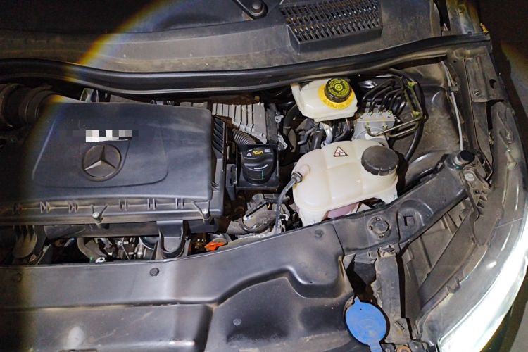 Used Mercedes-Benz Vito 2023 2.0T Business Version 7 Seats Engine Bay Left