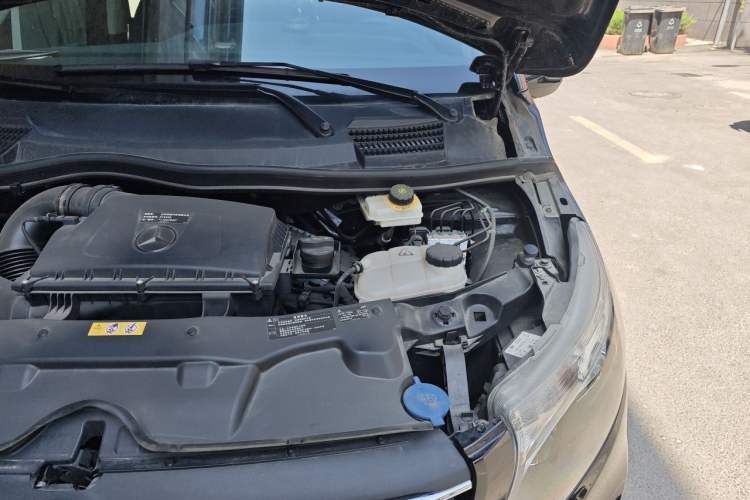 Used Mercedes-Benz Vito 2023 2.0T Business Version 7 Seats Engine Bay Left