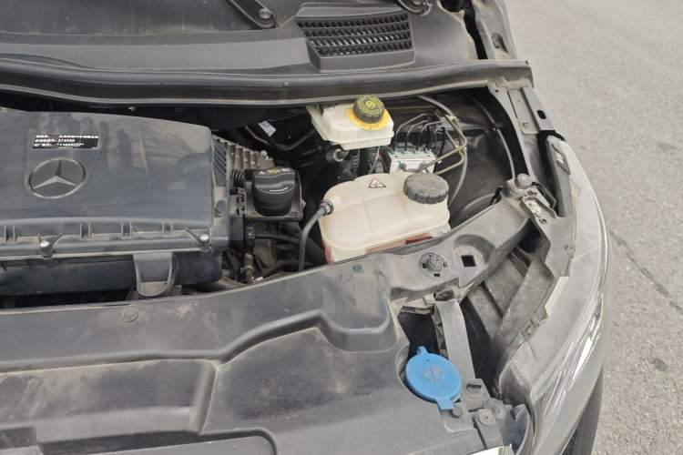 Used Mercedes-Benz Vito 2023 2.0T Elite Version 7 Seats Engine Bay Left