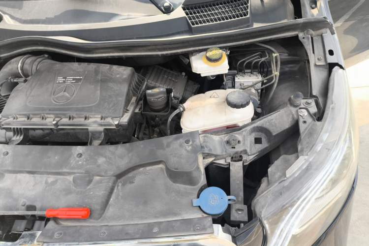 Used Mercedes-Benz Vito 2023 2.0T Elite Version 7 Seats Engine Bay Left