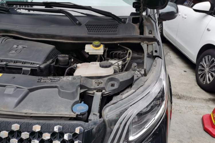 Used Mercedes-Benz Vito 2023 2.0T Elite Version 7 Seats Engine Bay Left