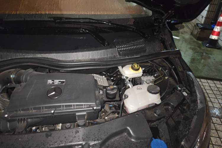 Used Mercedes-Benz Vito 2023 2.0T Business Version 7 Seats Engine Bay Left