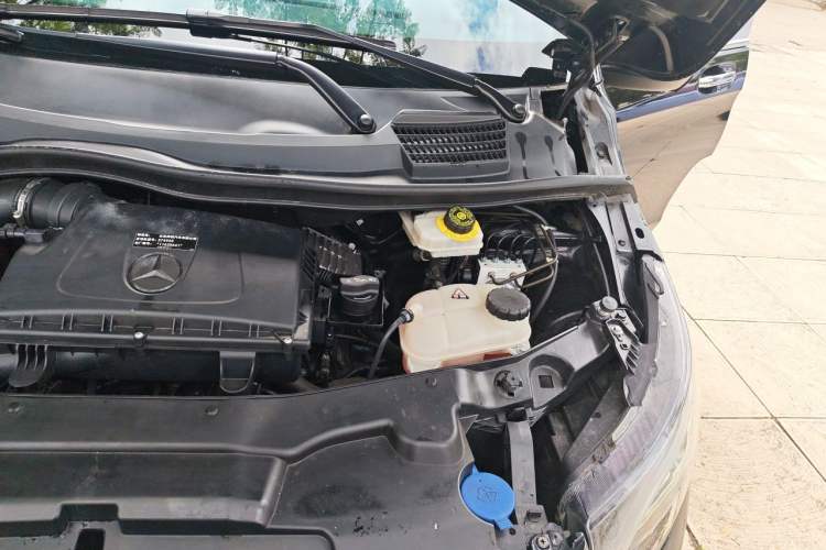 Used Mercedes-Benz Vito 2023 2.0T Business Version 7 Seats Engine Bay Left