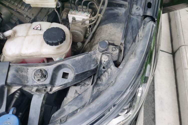 Used Mercedes-Benz Vito  Engine Bay Left