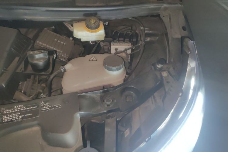 Used Mercedes-Benz Vito 2023 2.0T Elite Version 7 Seats Engine Bay Left