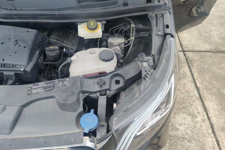 Used Mercedes-Benz Vito 2023 2.0T Business Version 7 Seats Engine Bay Left