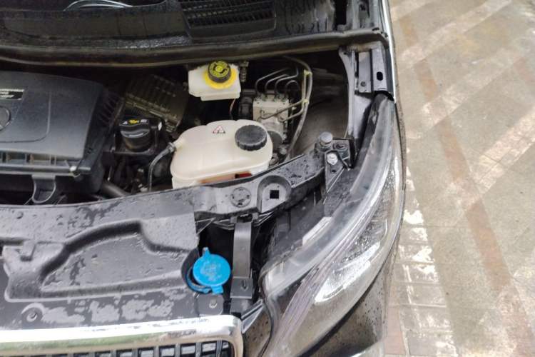 Used Mercedes-Benz Vito 2023 2.0T Elite Version 7 Seats Engine Bay Left