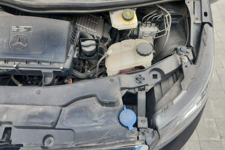 Used Mercedes-Benz Vito 2023 2.0T Elite Version 7 Seats Engine Bay Left