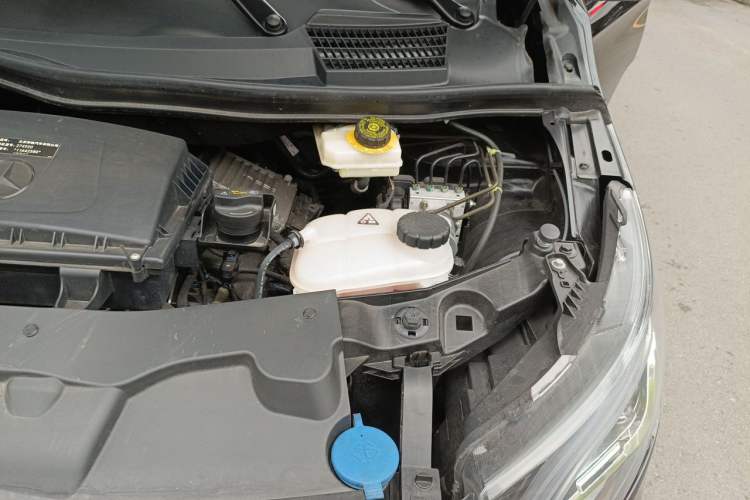 Used Mercedes-Benz Vito 2023 2.0T Business Version 7 Seats Engine Bay Left