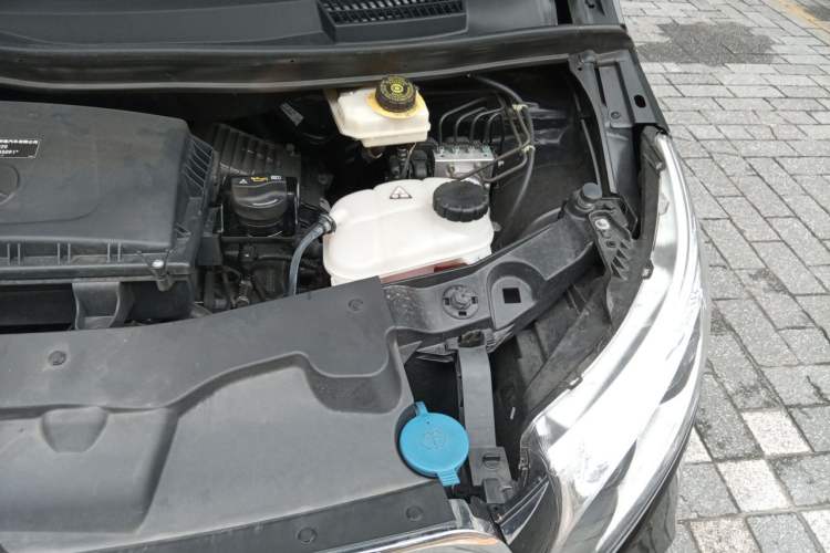 Used Mercedes-Benz Vito 2023 2.0T Elite Version 7 Seats Engine Bay Left