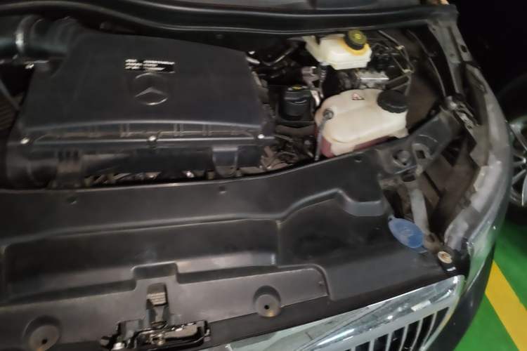 Used Mercedes-Benz Vito  Engine Bay Left