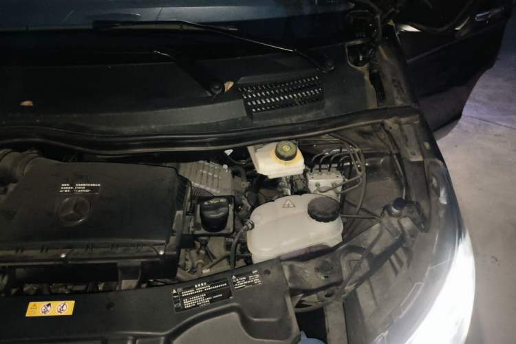 Used Mercedes-Benz Vito 2023 2.0T Elite Version 7 Seats Engine Bay Left