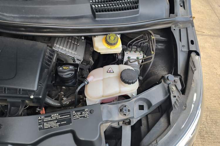Used Mercedes-Benz Vito 2023 2.0T Elite Version 7 Seats Engine Bay Left