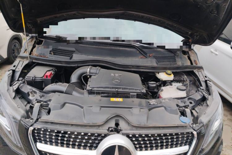 Used Mercedes-Benz Vito 2023 2.0T Elite Version 7 Seats Engine Bay