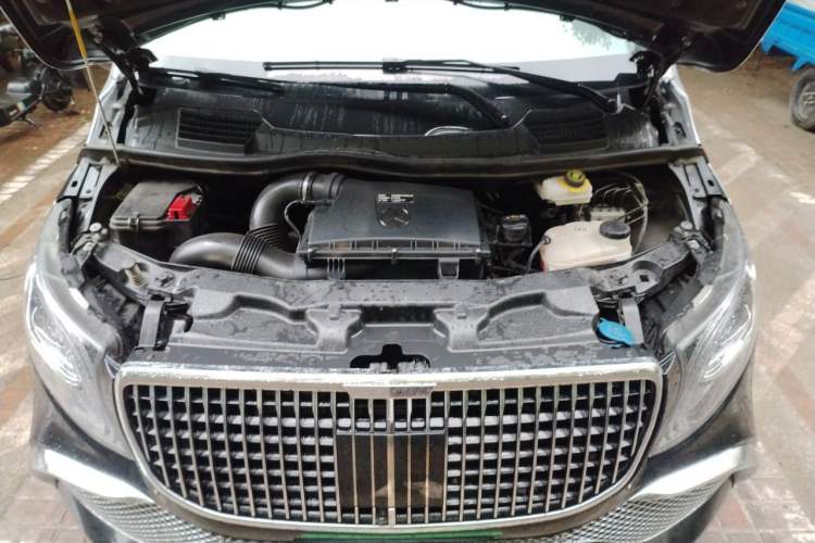Used Mercedes-Benz Vito 2023 2.0T Elite Version 7 Seats Engine Bay