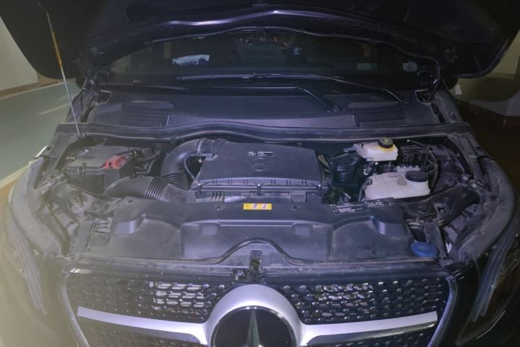 Used Mercedes-Benz Vito 2023 2.0T Elite Version 7 Seats Engine Bay