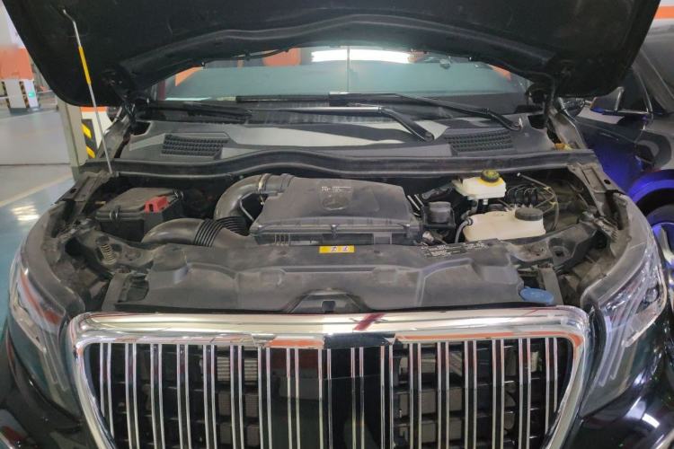 Used Mercedes-Benz Vito 2023 2.0T Business Version 7 Seats Engine Bay