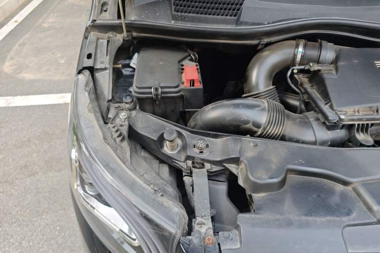 Used Mercedes-Benz Vito 2023 2.0T Elite Version 7 Seats Engine Bay Right