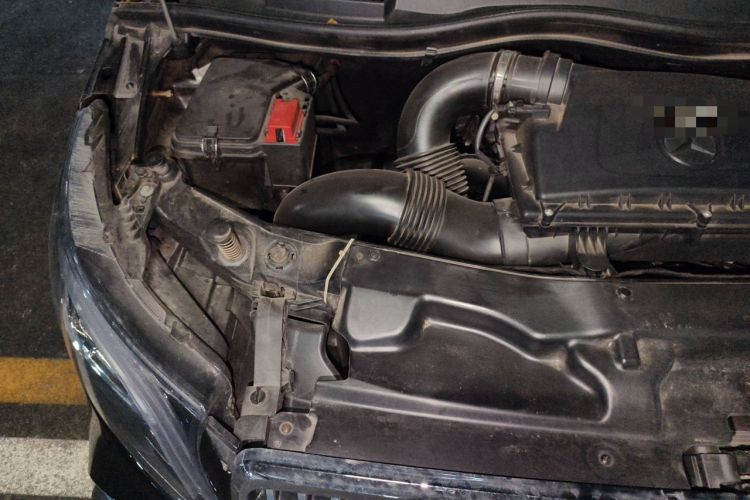 Used Mercedes-Benz Vito 2023 2.0T Business Version 7 Seats Engine Bay Right