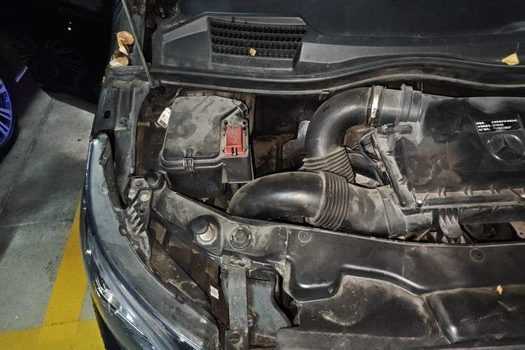 Used Mercedes-Benz Vito 2023 2.0T Elite Version 7 Seats Engine Bay Right