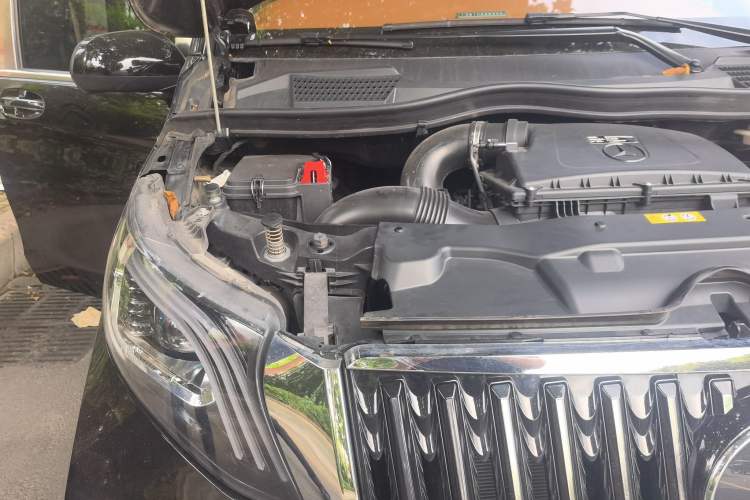 Used Mercedes-Benz Vito 2023 2.0T Business Version 7 Seats Engine Bay Right