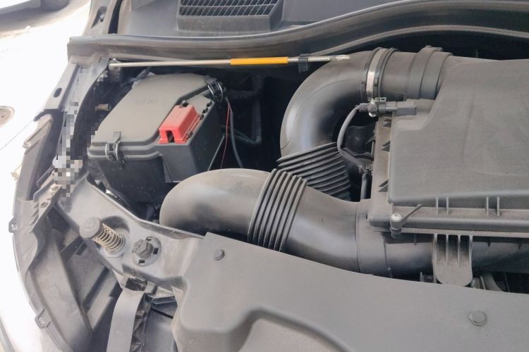 Used Mercedes-Benz Vito 2023 2.0T Business Version 7 Seats Engine Bay Right