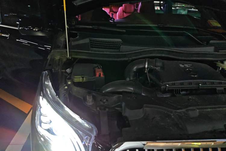 Used Mercedes-Benz Vito 2023 2.0T Business Version 7 Seats Engine Bay Right