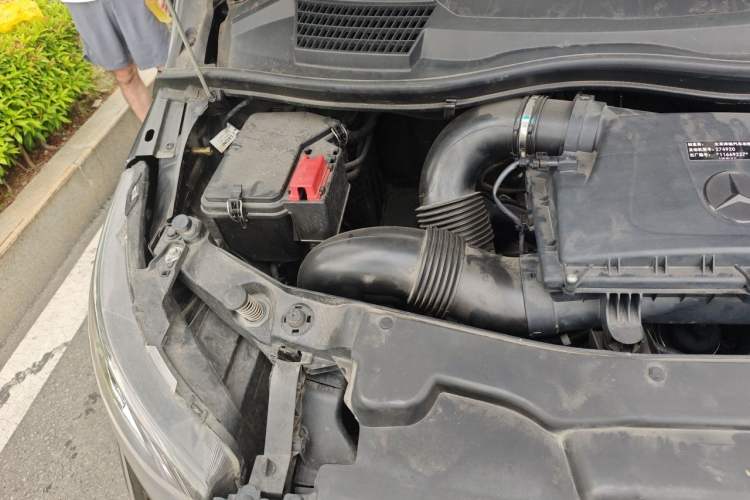 Used Mercedes-Benz Vito 2023 2.0T Elite Version 7 Seats Engine Bay Right