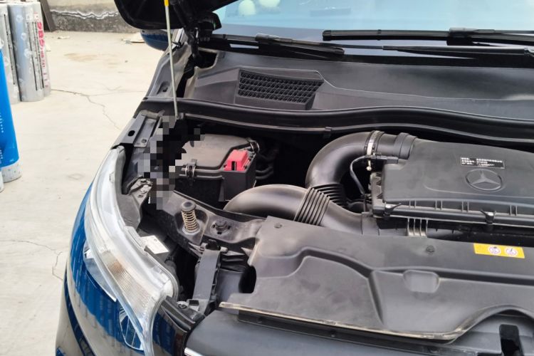 Used Mercedes-Benz Vito 2023 2.0T Elite Version 7 Seats Engine Bay Right