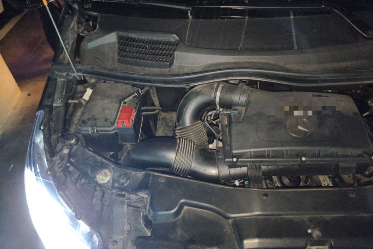 Used Mercedes-Benz Vito 2023 2.0T Elite Version 7 Seats Engine Bay Right