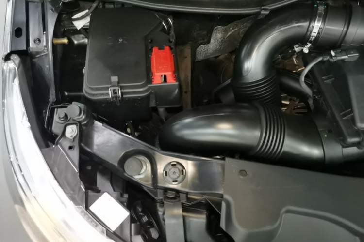 Used Mercedes-Benz Vito 2023 2.0T Elite Version 7 Seats Engine Bay Right