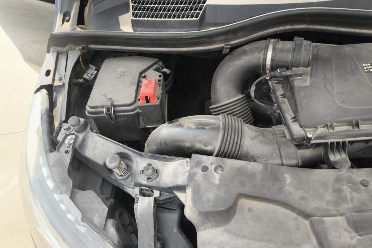 Used Mercedes-Benz Vito 2023 2.0T Elite Version 7 Seats Engine Bay Right